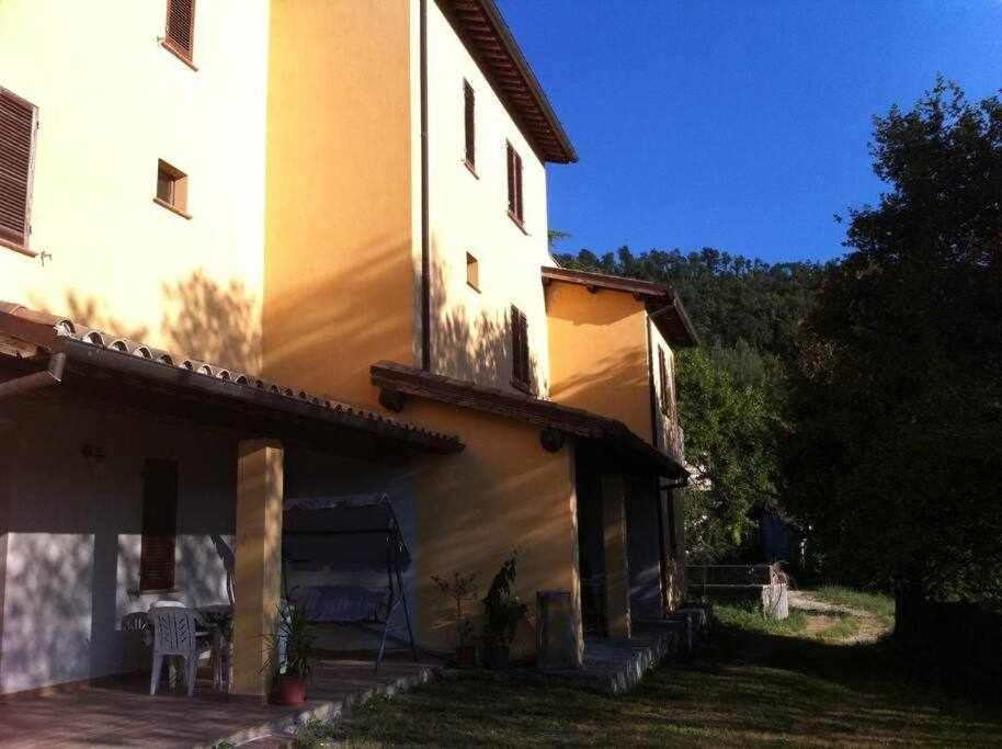 Ospitaci Appartamenti Di Campagna Le Rancole Valtopina Экстерьер фото